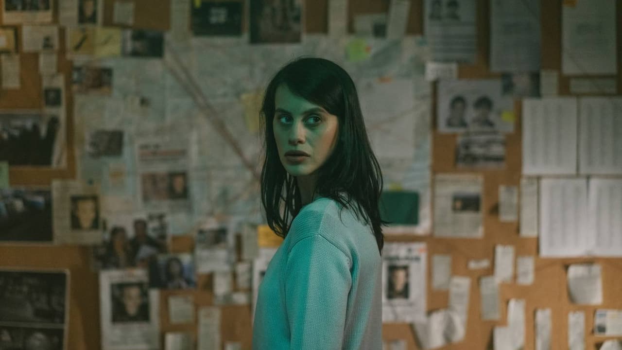 Milena Smit en 'La chica de nieve' (Netflix)