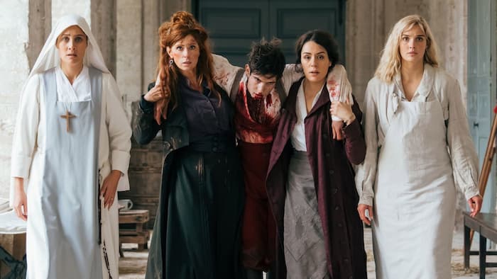 Audrey Fleurot, Julie De Bona, Camille Lou y Sofia Essaïdi en 'Las combatientes'